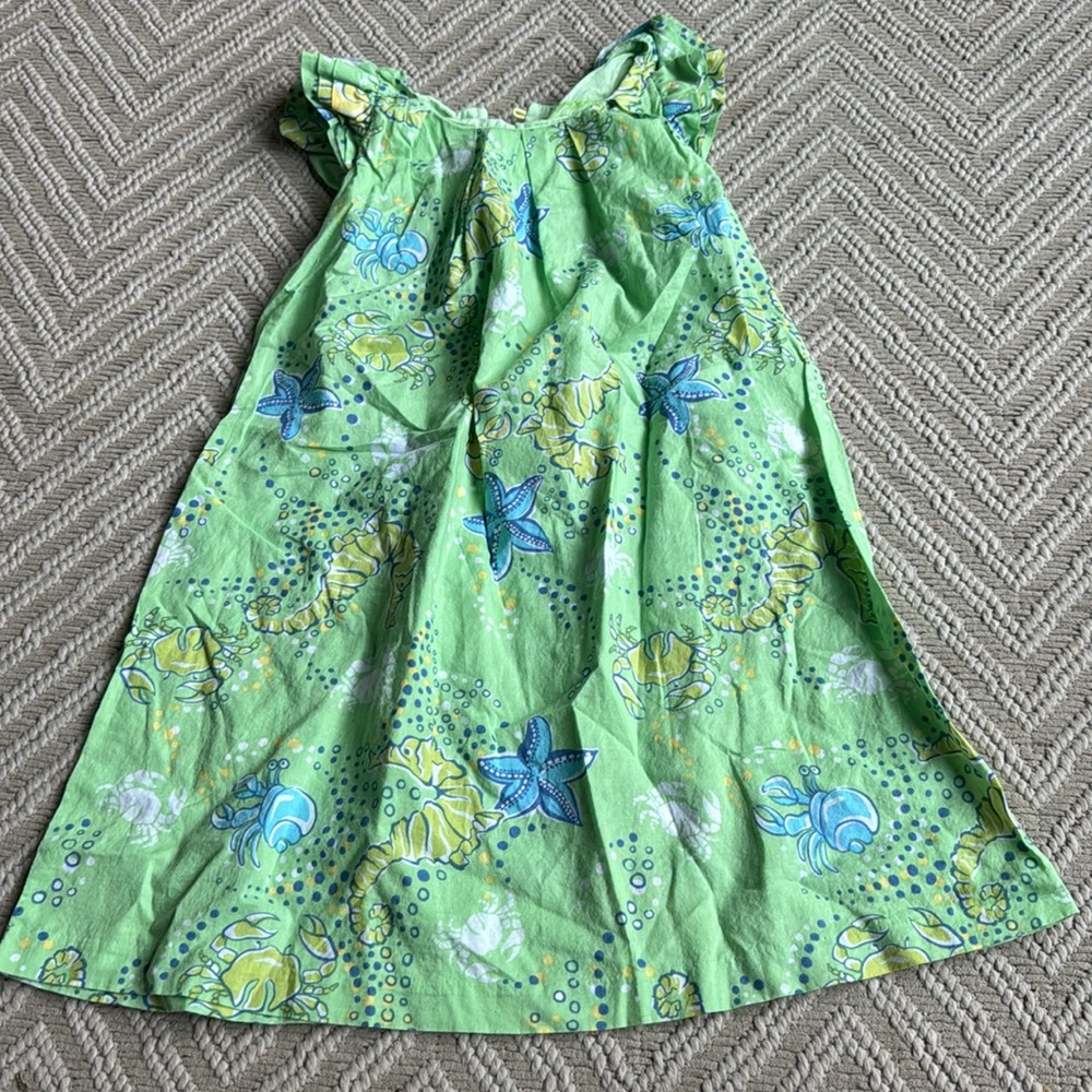 E. Land size 4 dress